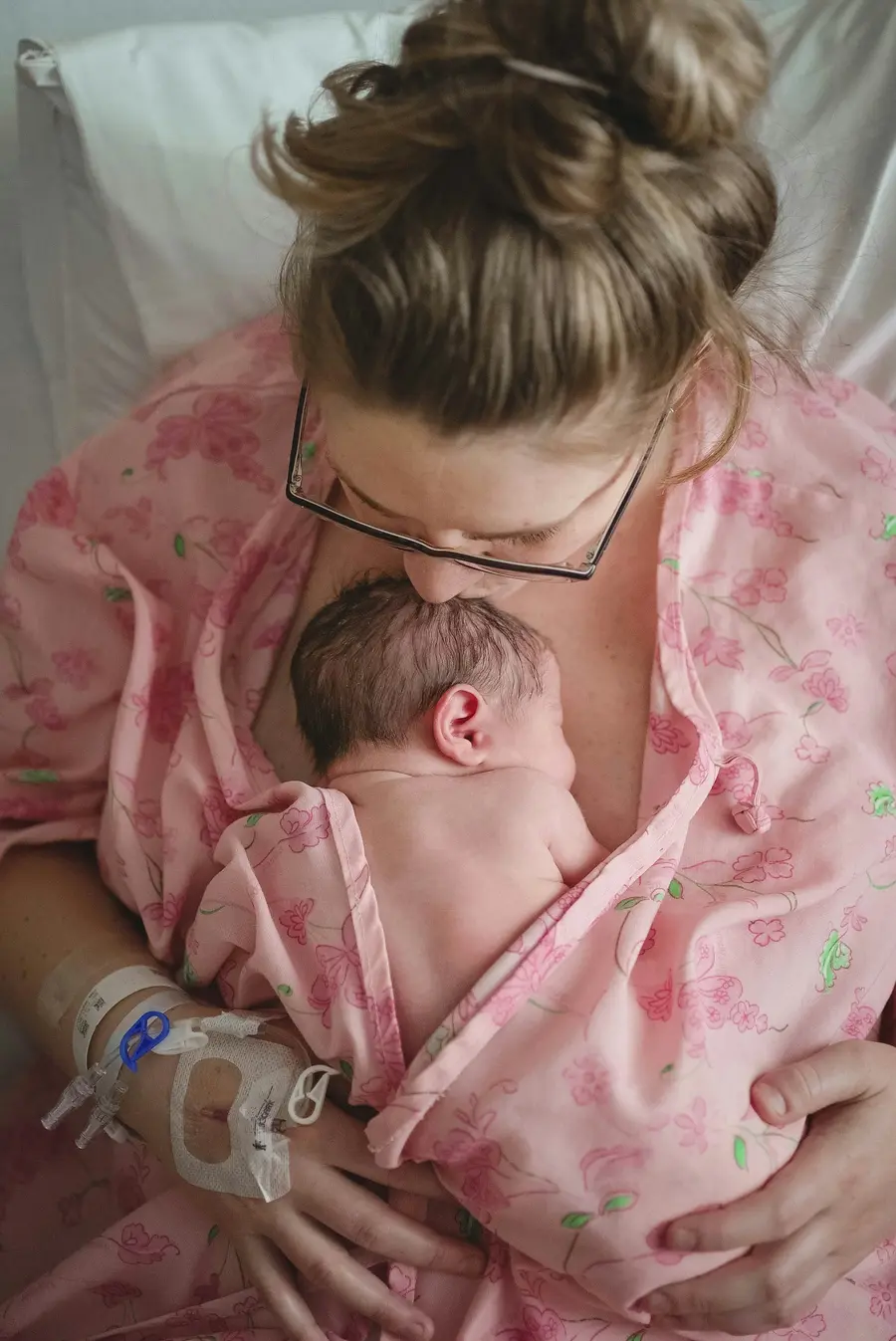 Mãe com o recém-nascido no hospital