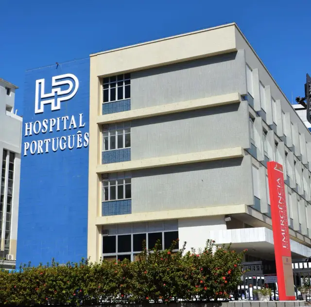 Fachada do Hospital Português